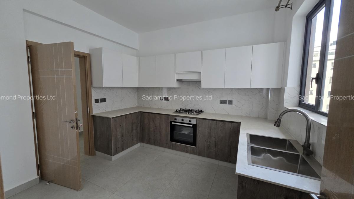 3 Bed Apartment with En Suite in Brookside - 1