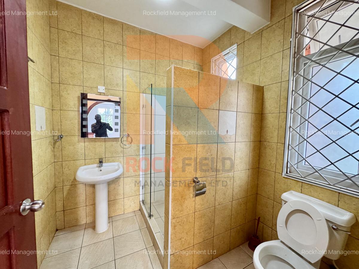 5 Bed Townhouse with En Suite in Rosslyn - 12