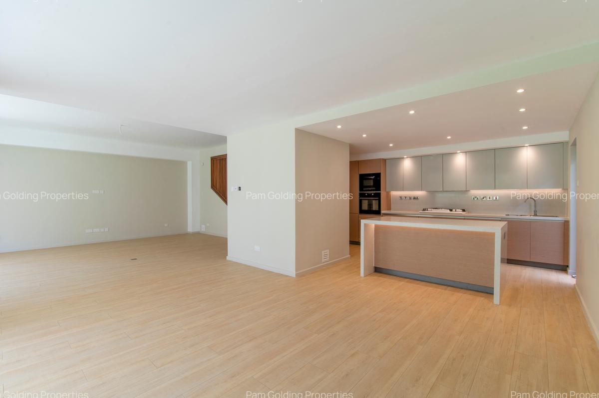 5 Bed Townhouse with En Suite at Westlands - 4