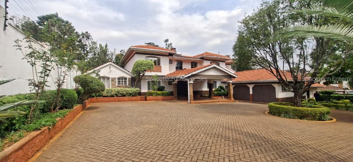 4 Bed House with En Suite in Rosslyn - 1