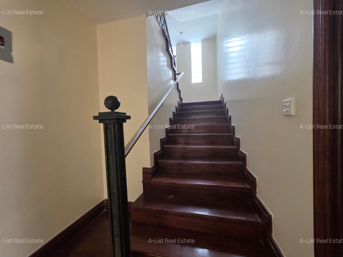 4 Bed House with En Suite at Grevillea Grove - 9