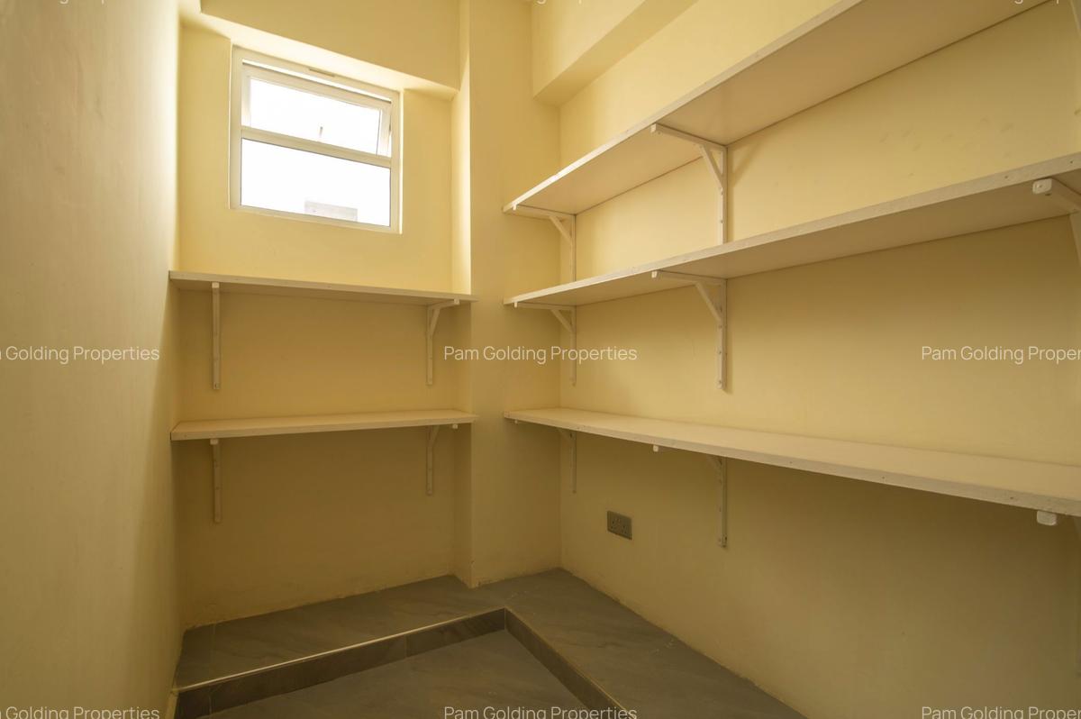 4 Bed Apartment with En Suite at 4Th Parklands - 10
