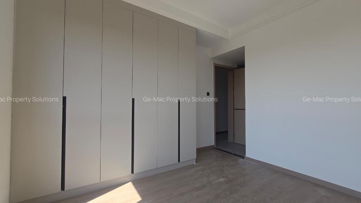 3 Bed Apartment with En Suite in Riverside - 15