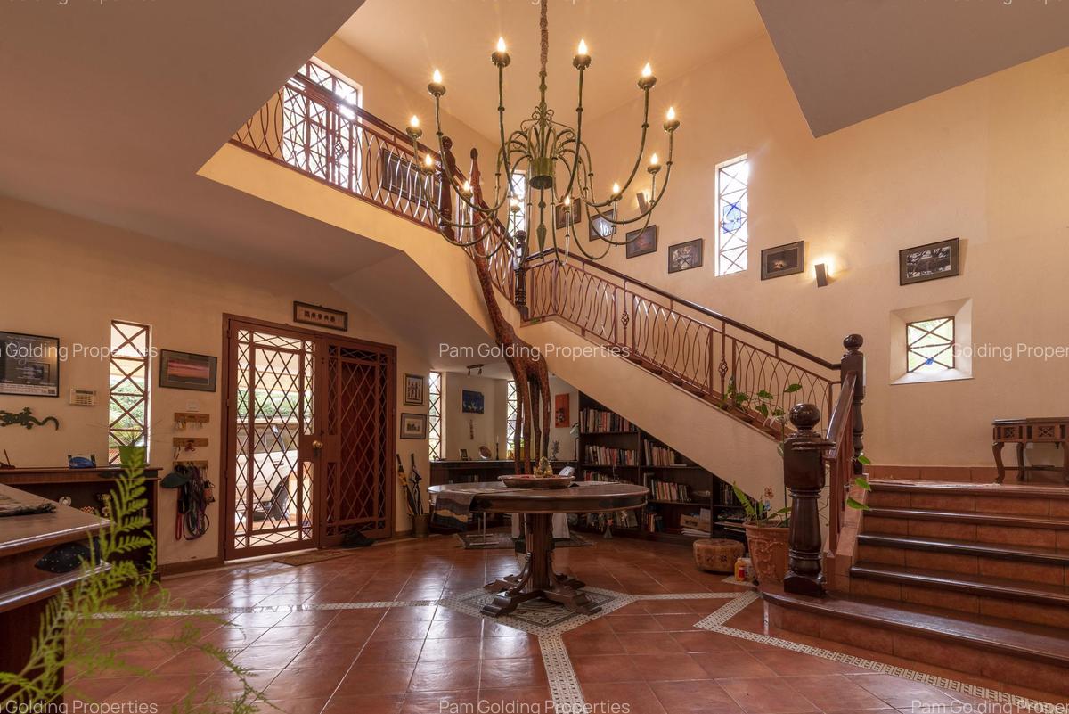 5 Bed House with Swimming Pool in Runda - 4