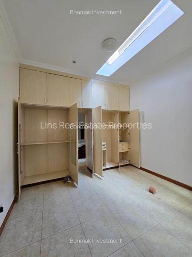 4 Bed Townhouse with En Suite at Riverside Drive. - 12