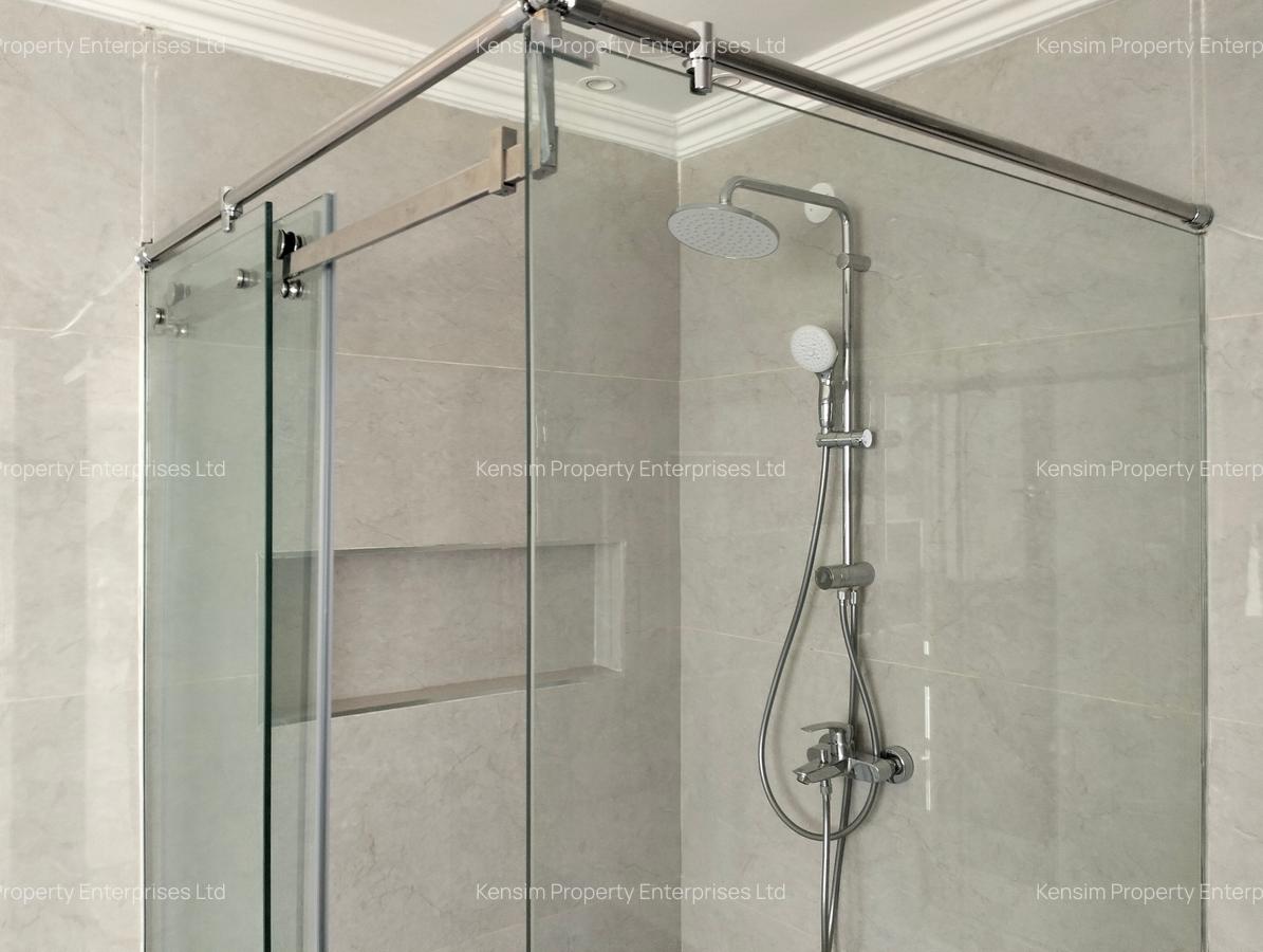 5 Bed House with En Suite in Runda - 18