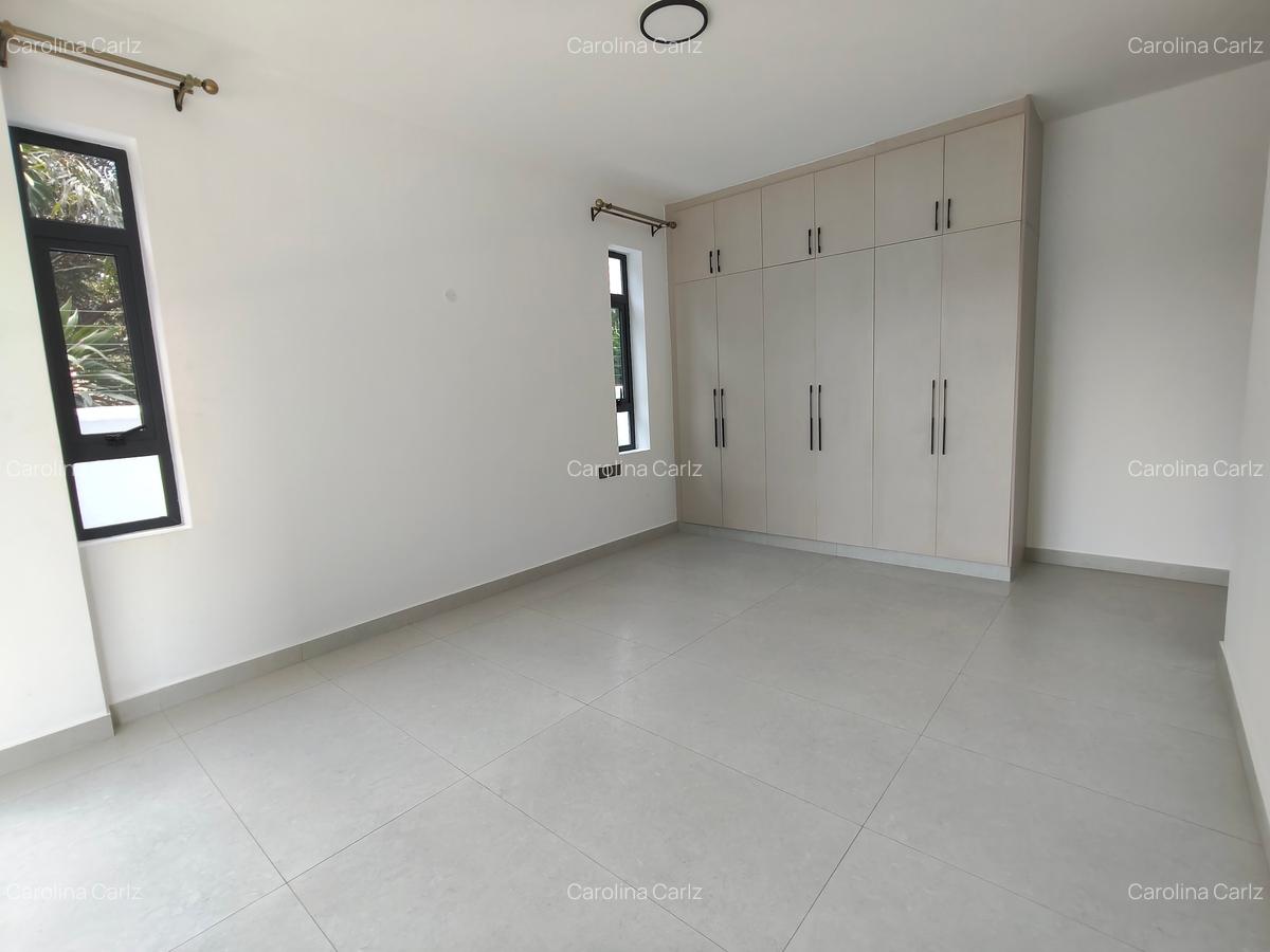 Serviced 3 Bed Apartment with En Suite at Brookside Drive - 10