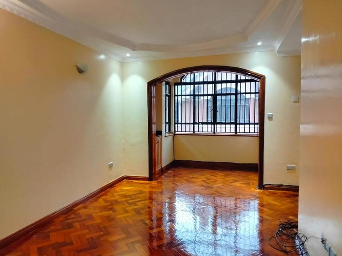 4 Bed Townhouse with En Suite at Lavington - 11