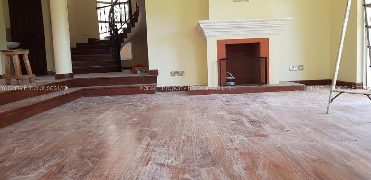 5 Bed Townhouse with En Suite in Lavington - 2