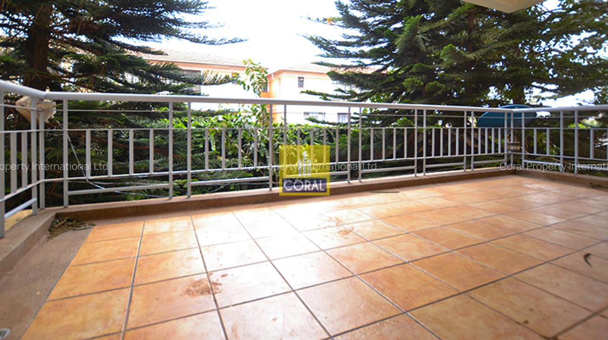 3 Bed Apartment in Riverside - 13