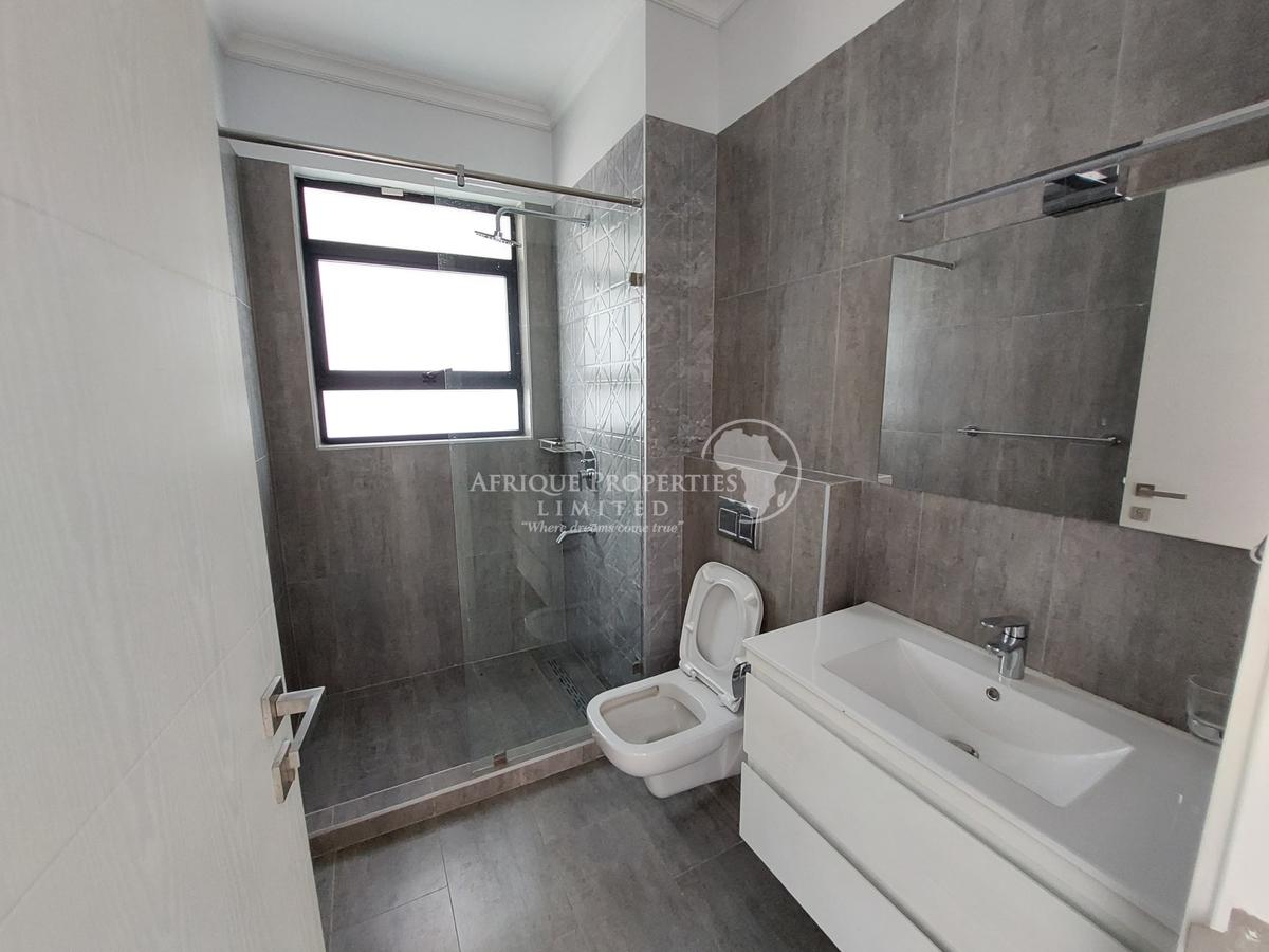 4 Bed House with En Suite in Runda - 13