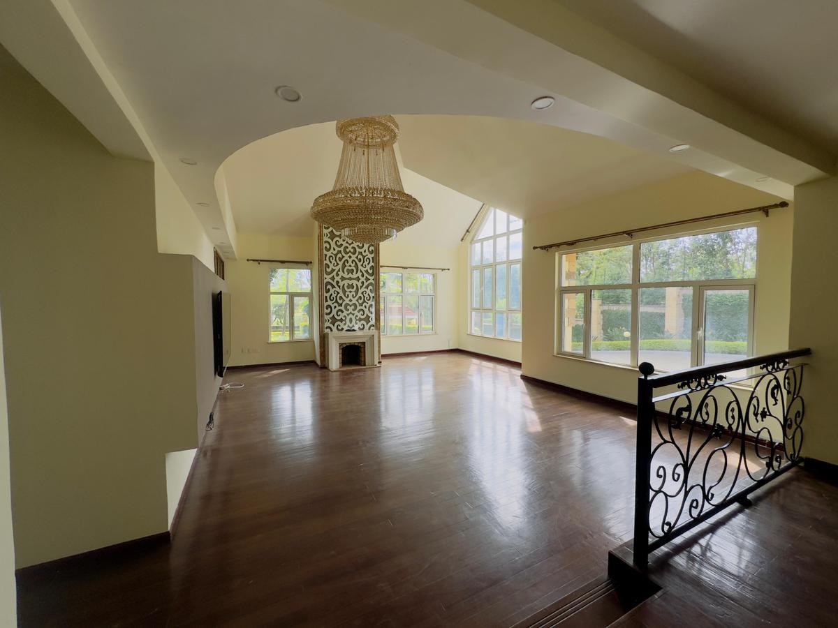 5 Bed House with En Suite at Mimosa Drive - 11