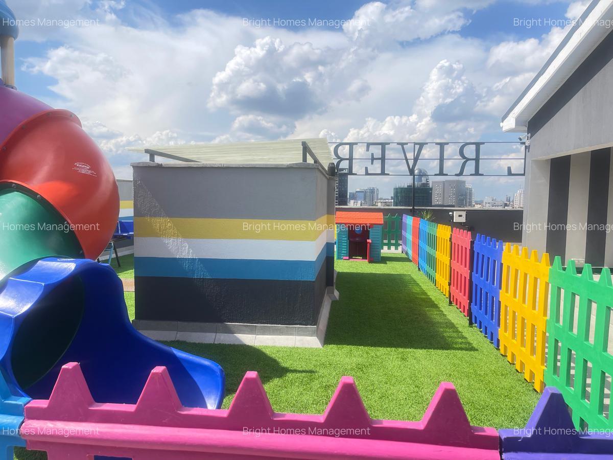 3 Bed Apartment with En Suite in Riverside - 12