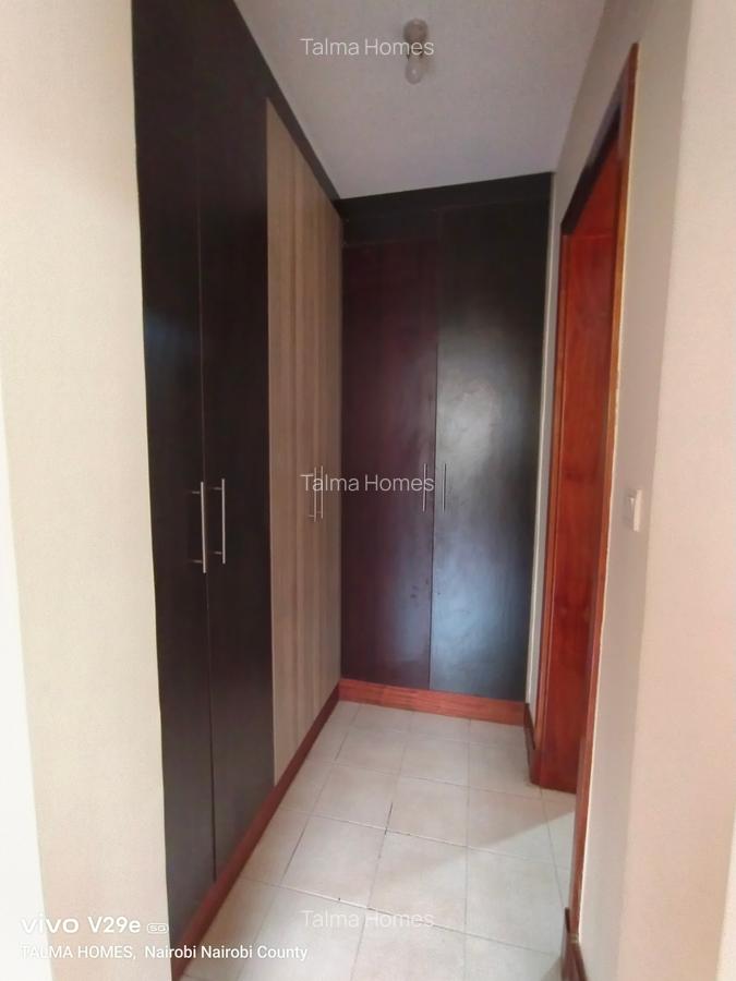 5 Bed Townhouse with En Suite at Lavington - 14