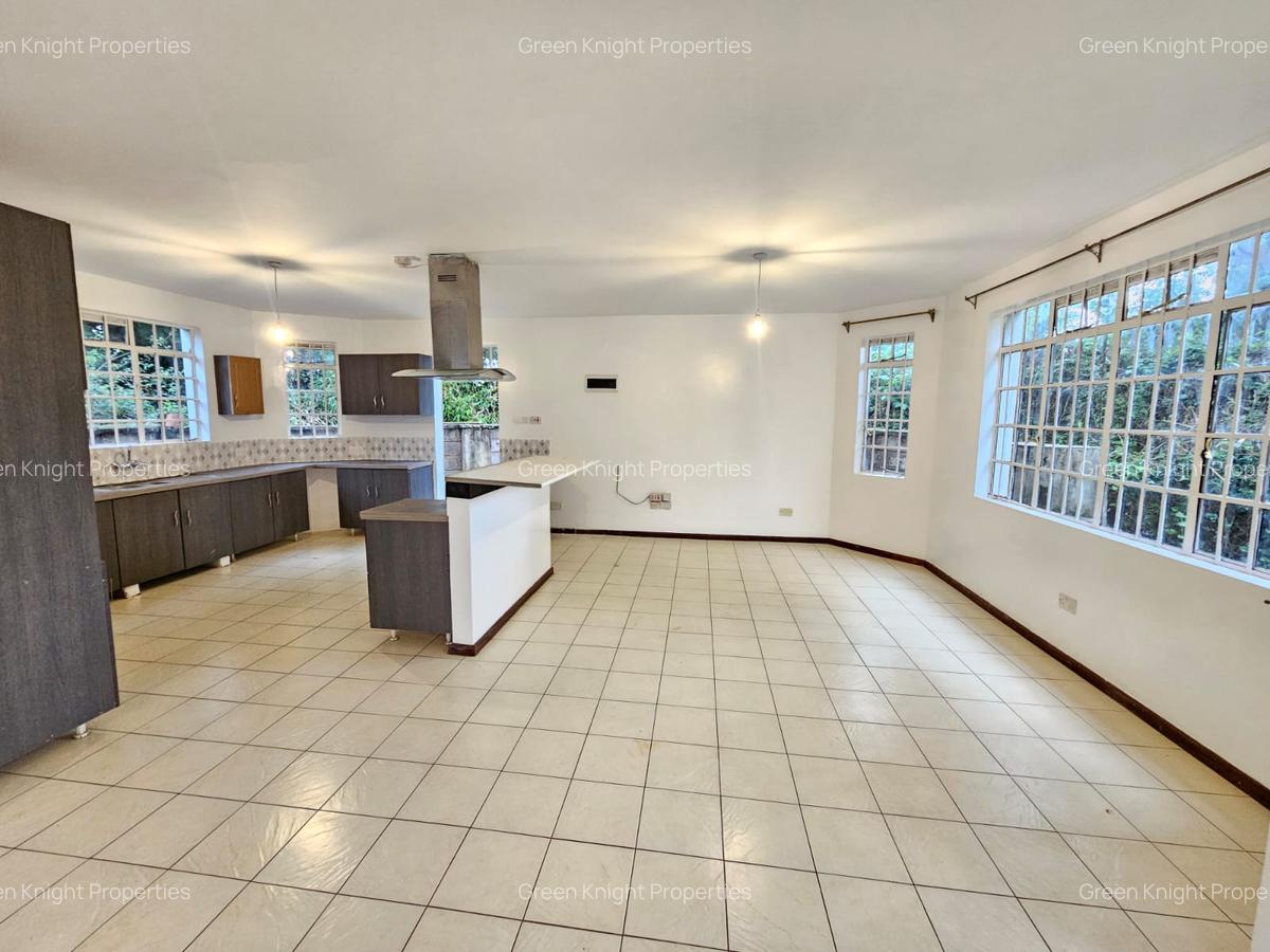 4 Bed Townhouse with En Suite in Spring Valley - 4