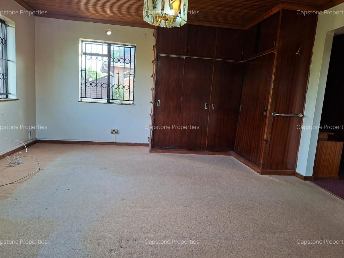 5 Bed House with En Suite in Runda - 13