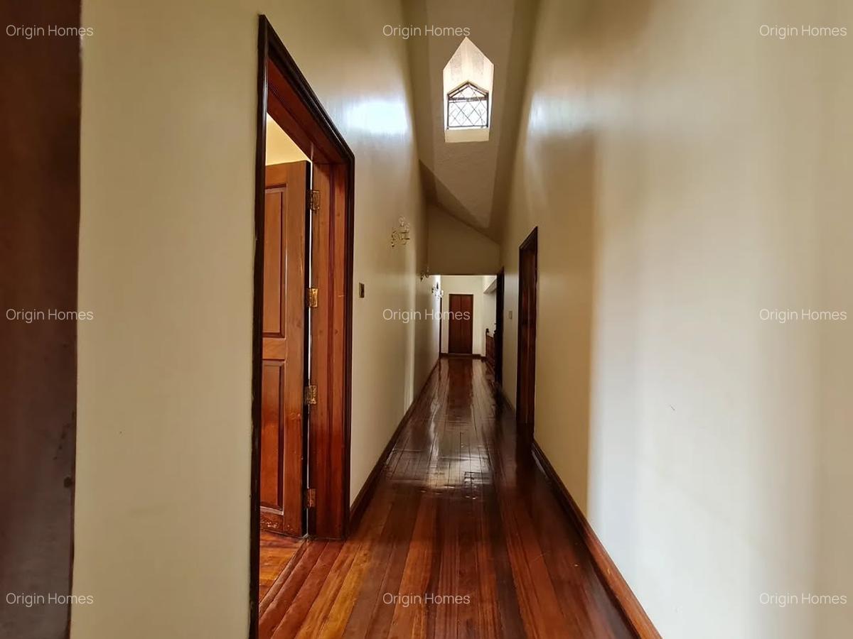 5 Bed House with En Suite at Nyari - 12