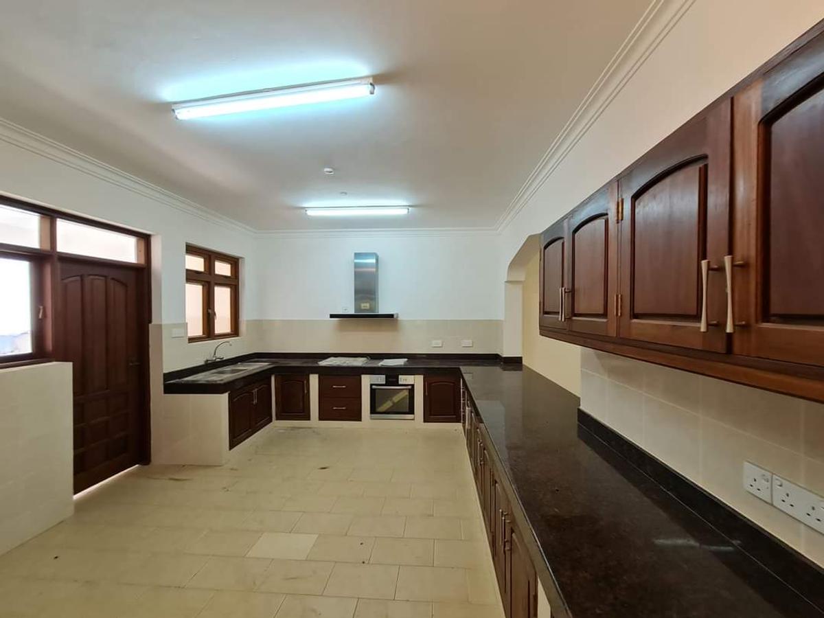 4 Bed Townhouse with En Suite at Mt Kenya Road Nyali - 3