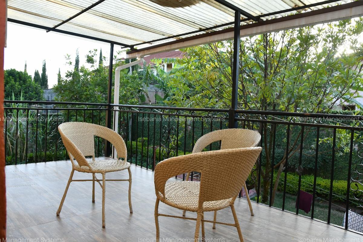 8 Bed House with En Suite at - 1