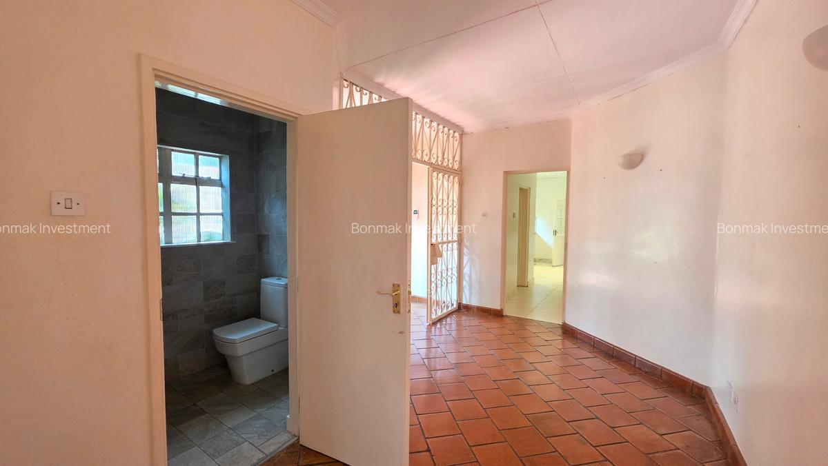 4 Bed House with En Suite at Lavington Green - 12