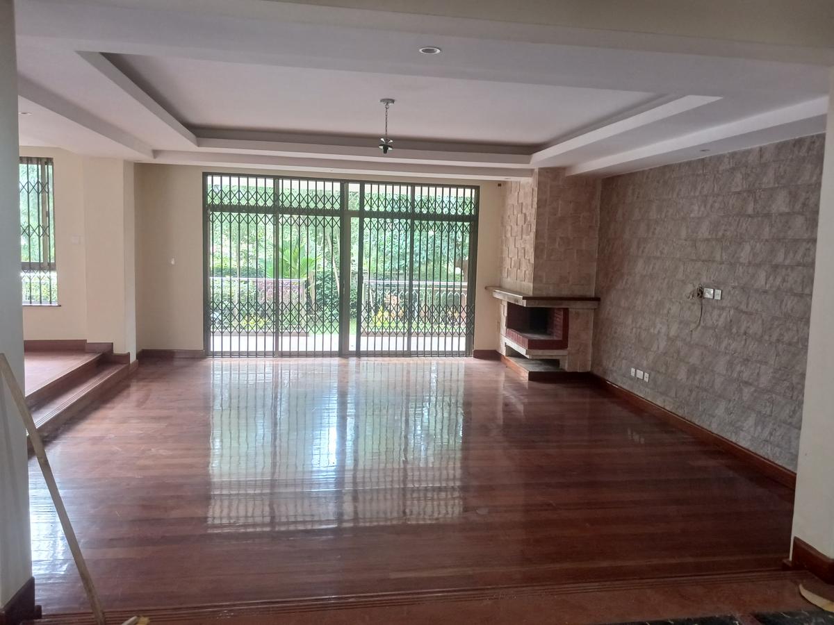 5 Bed Villa with En Suite at Lavington - 14