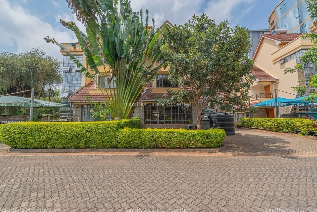 5 Bed Townhouse with En Suite in Lavington - 1