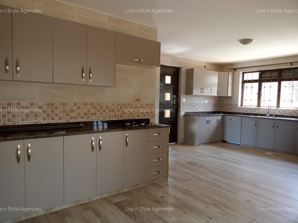 5 Bed House with En Suite in Runda - 8