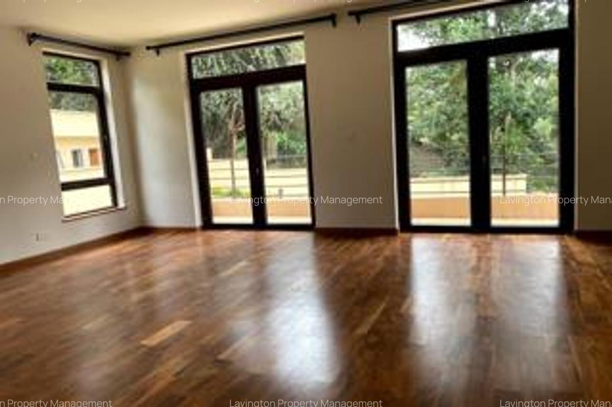 5 Bed Townhouse with En Suite at Lavington Green - 16
