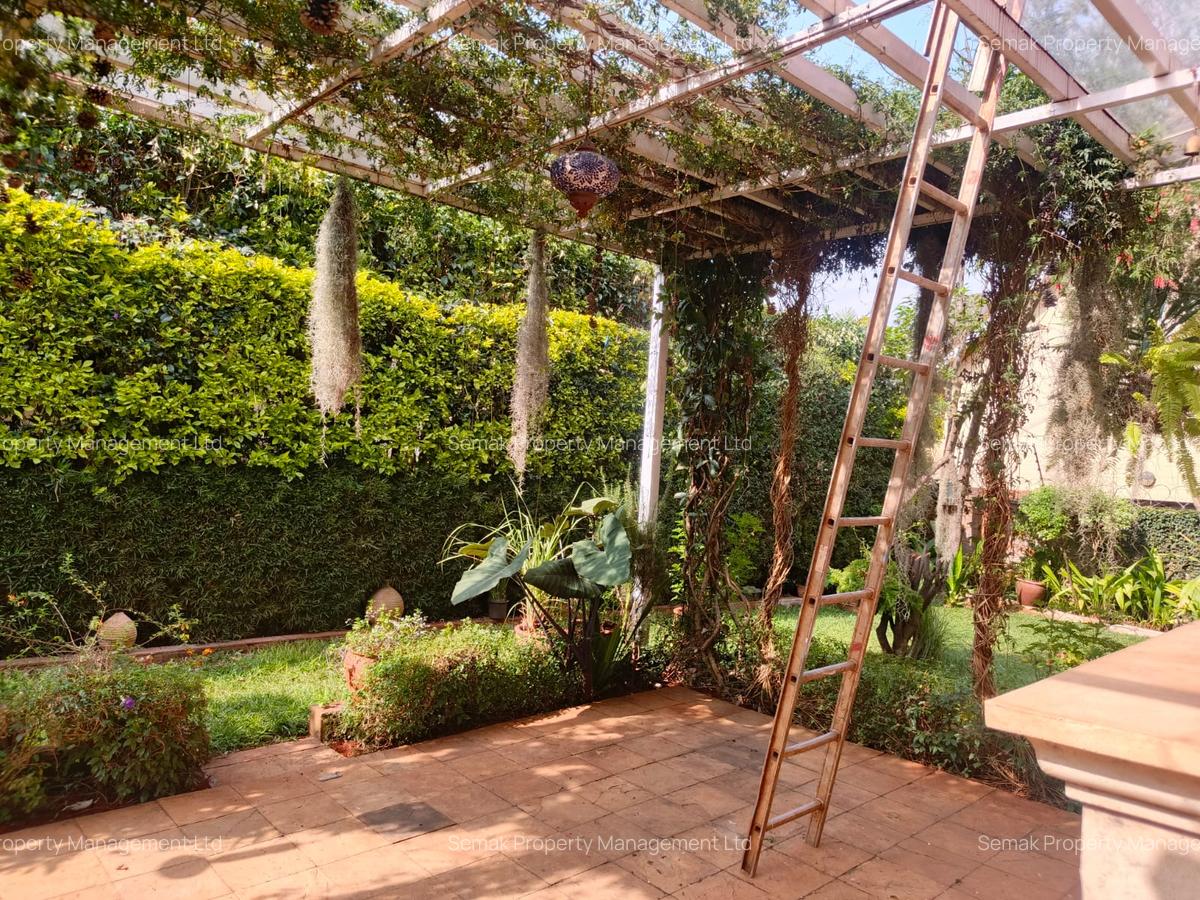 5 Bed Townhouse with En Suite in Lavington - 4