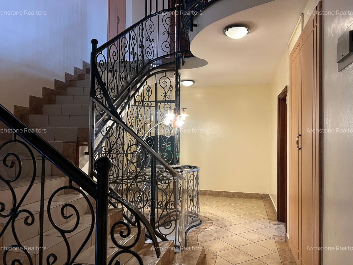 6 Bed House with En Suite in Runda - 9