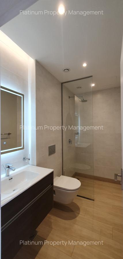 5 Bed Townhouse with En Suite in Kyuna - 9