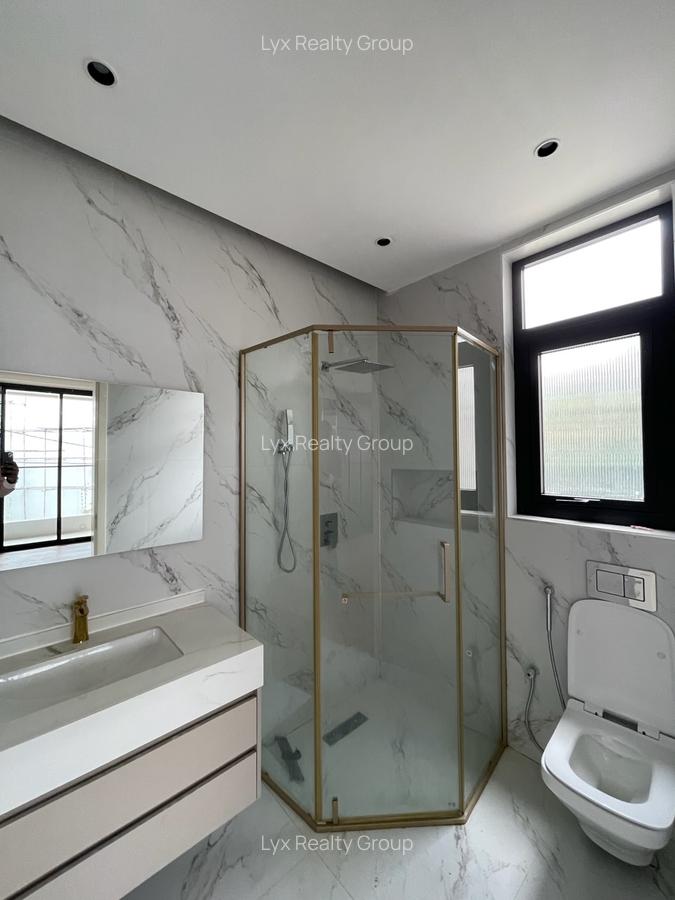 5 Bed Villa with En Suite in Lavington - 11