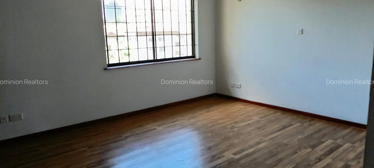 3 Bed Apartment with En Suite in Riverside - 5