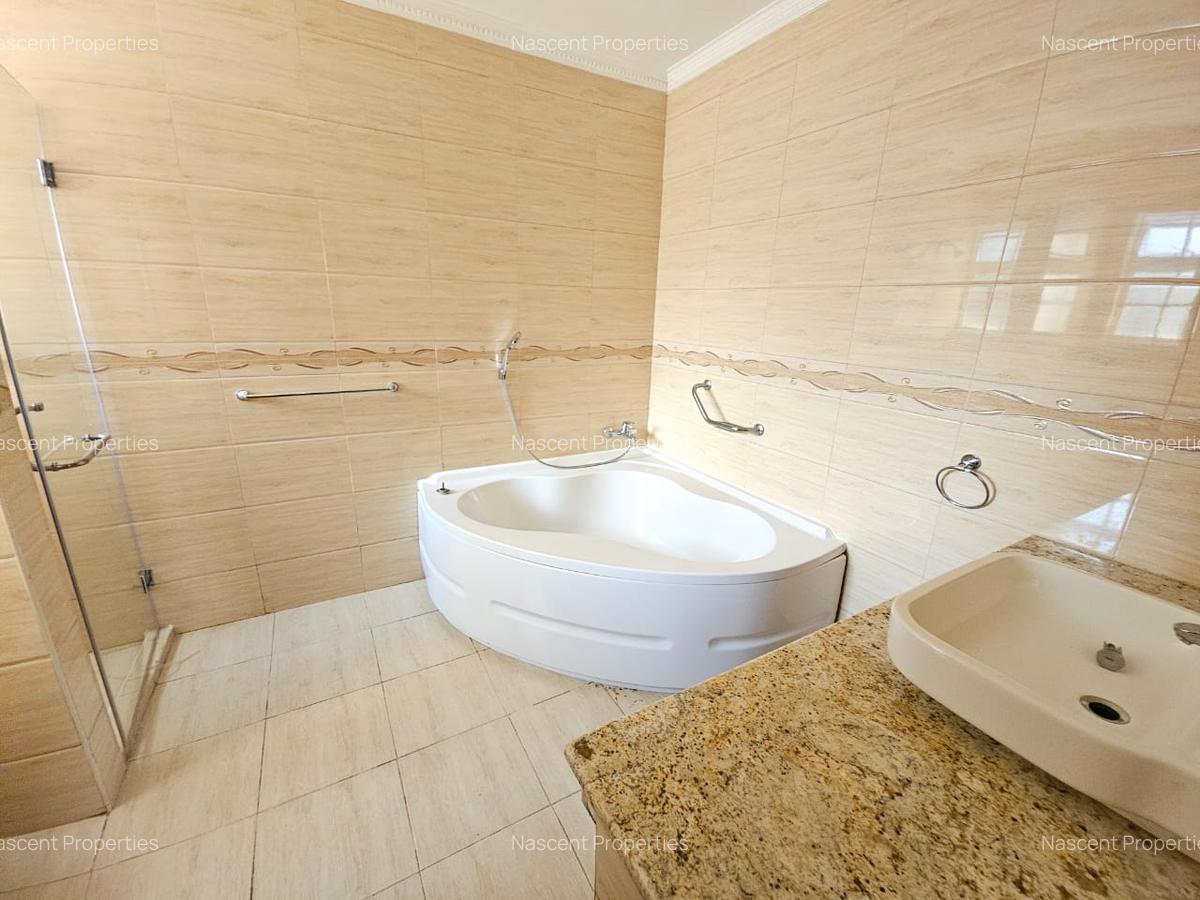 4 Bed Townhouse with En Suite in Kyuna - 4