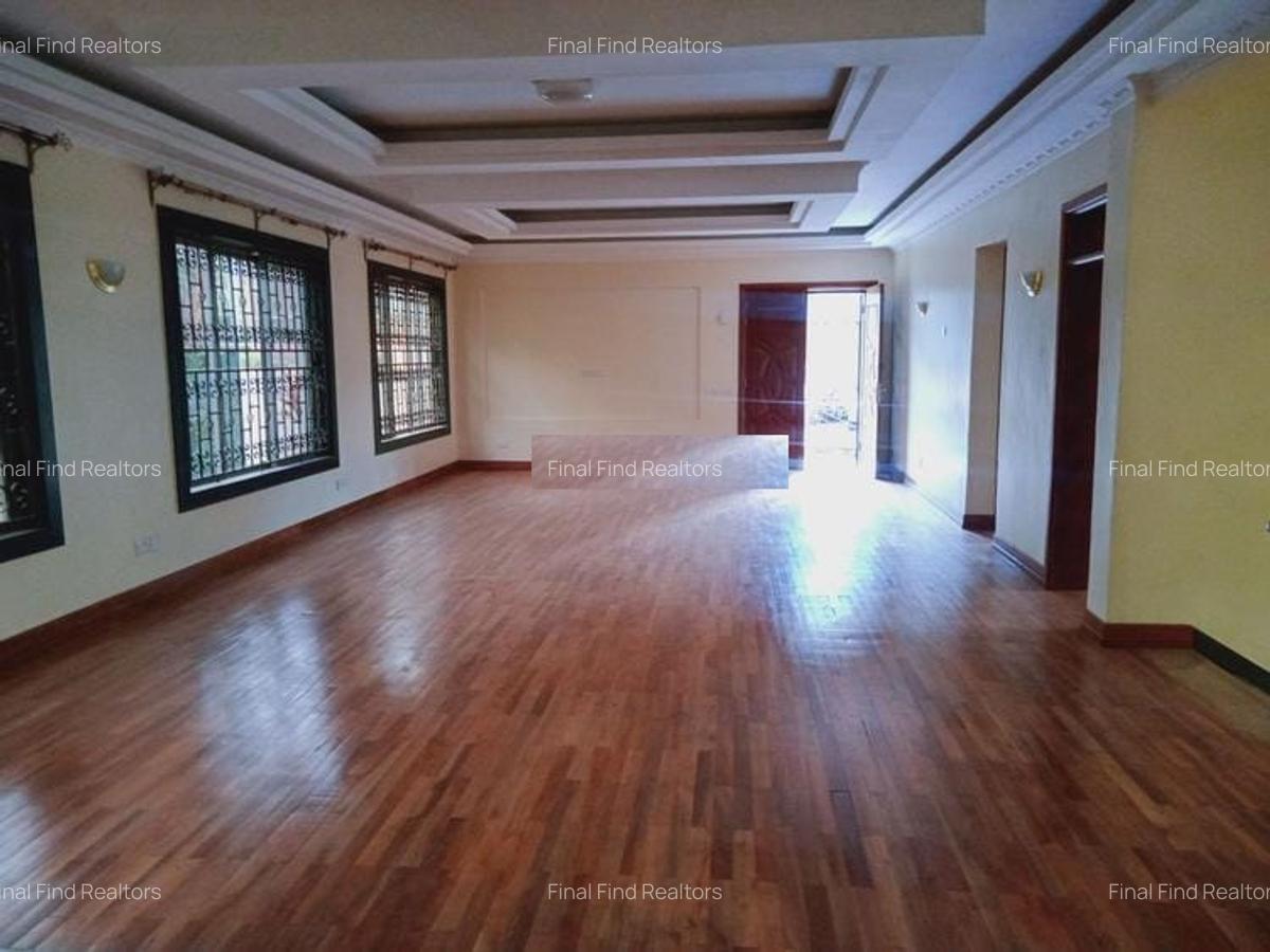 5 Bed Townhouse with En Suite in Westlands Area - 15