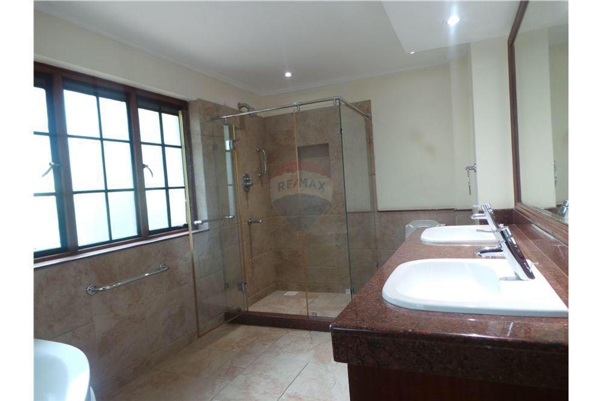 4 Bed Townhouse with En Suite in Westlands Area - 3