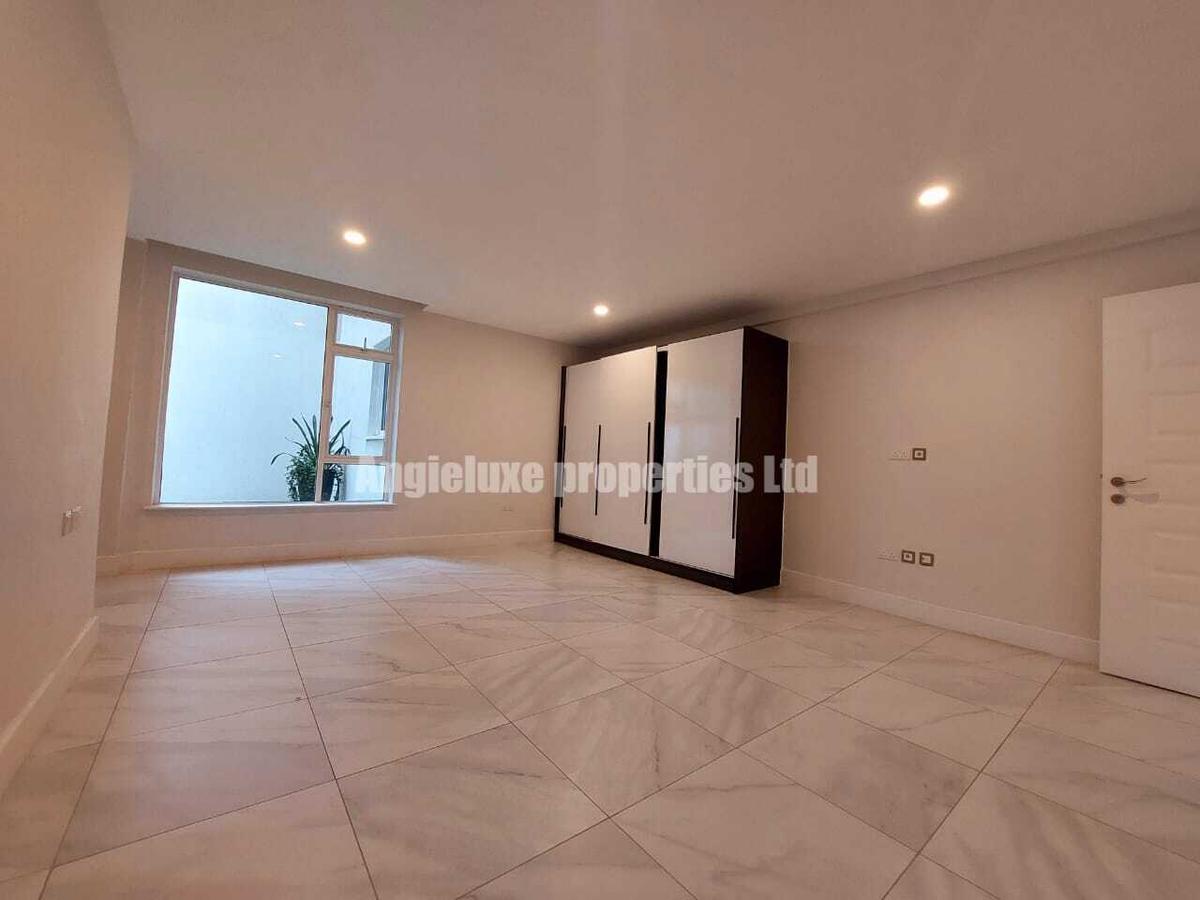 3 Bed Apartment with En Suite at Raphta Road - 13