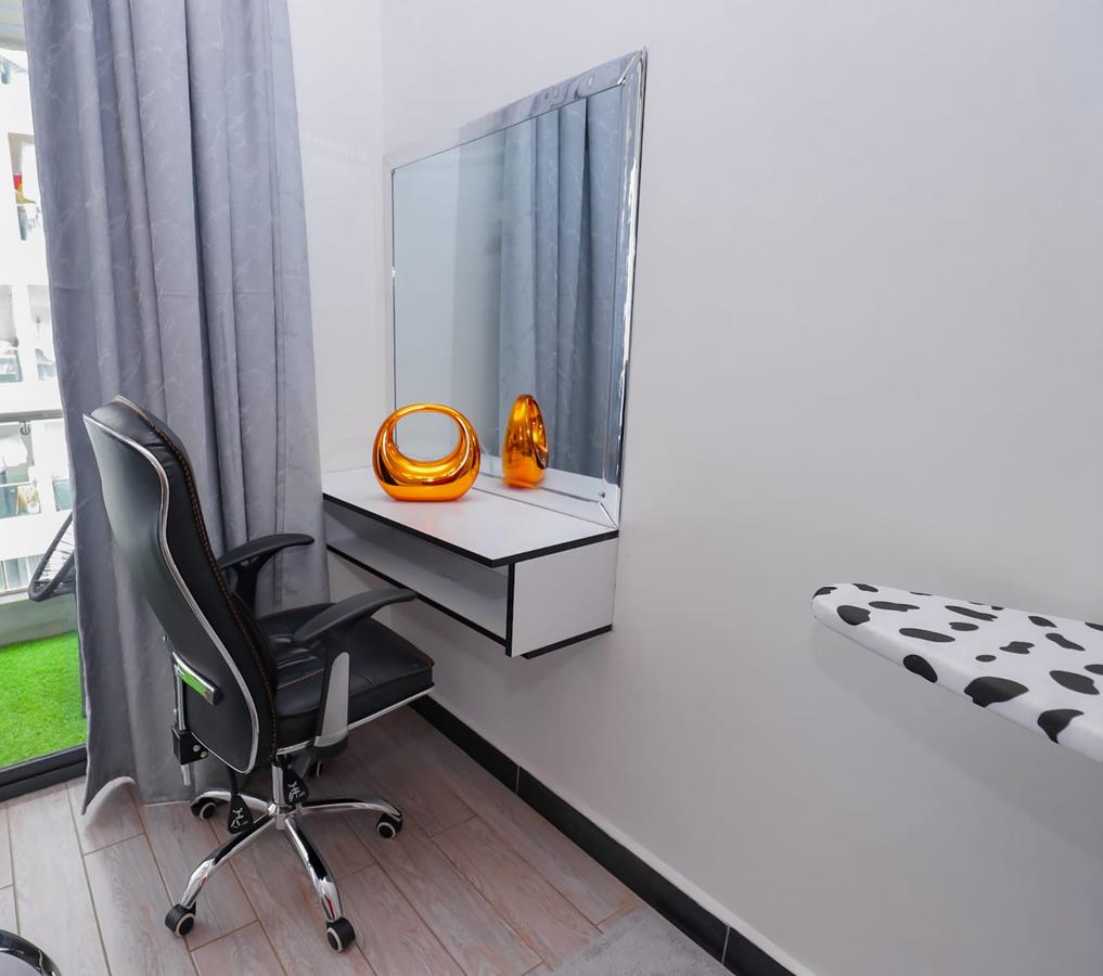 Furnished 1 Bed Apartment with En Suite at Wood Avenue - 2