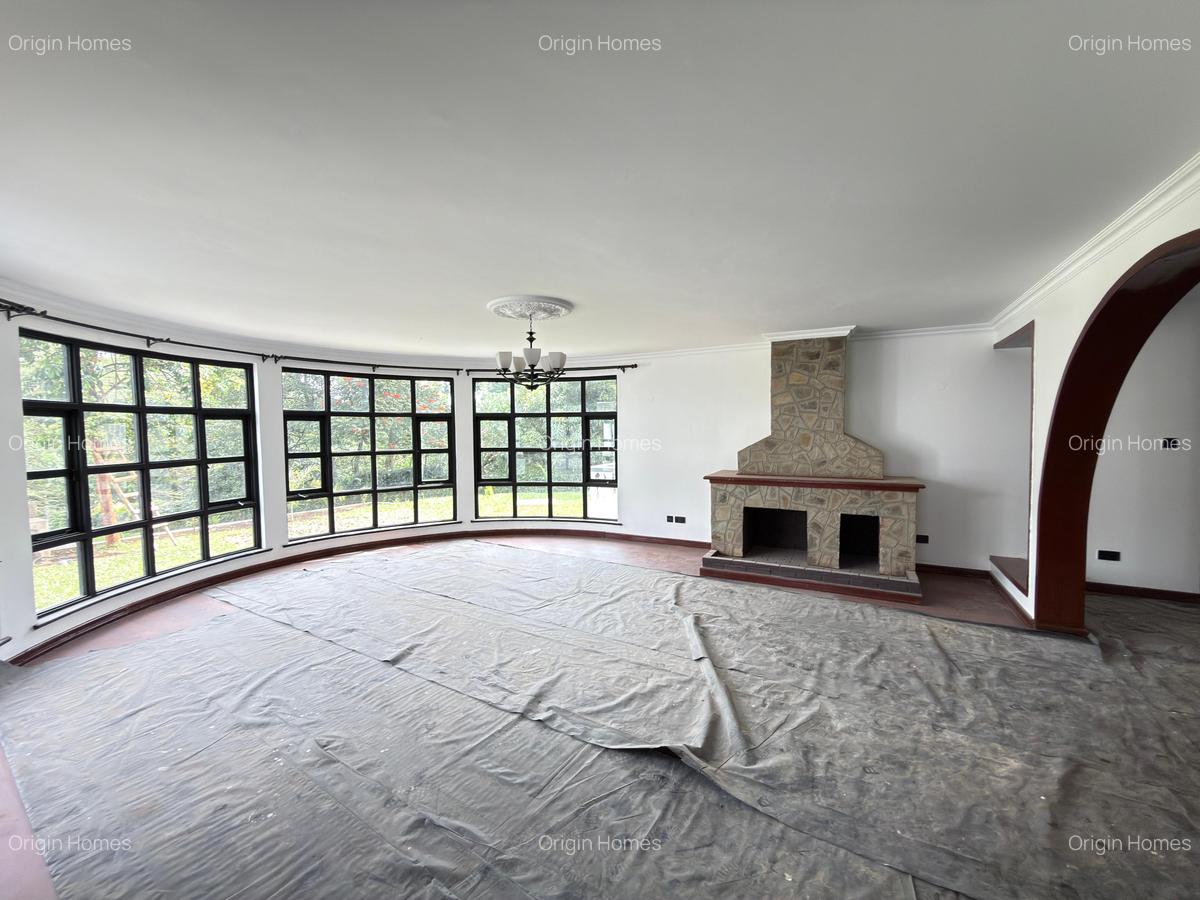 5 Bed House with En Suite at Windsor - 18