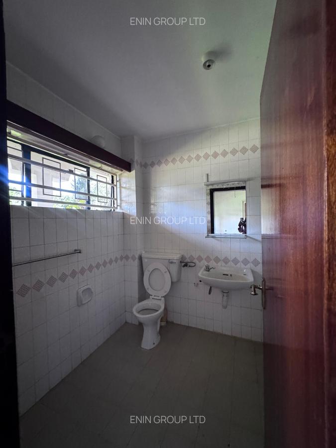 4 Bed House with En Suite in Nyari - 14