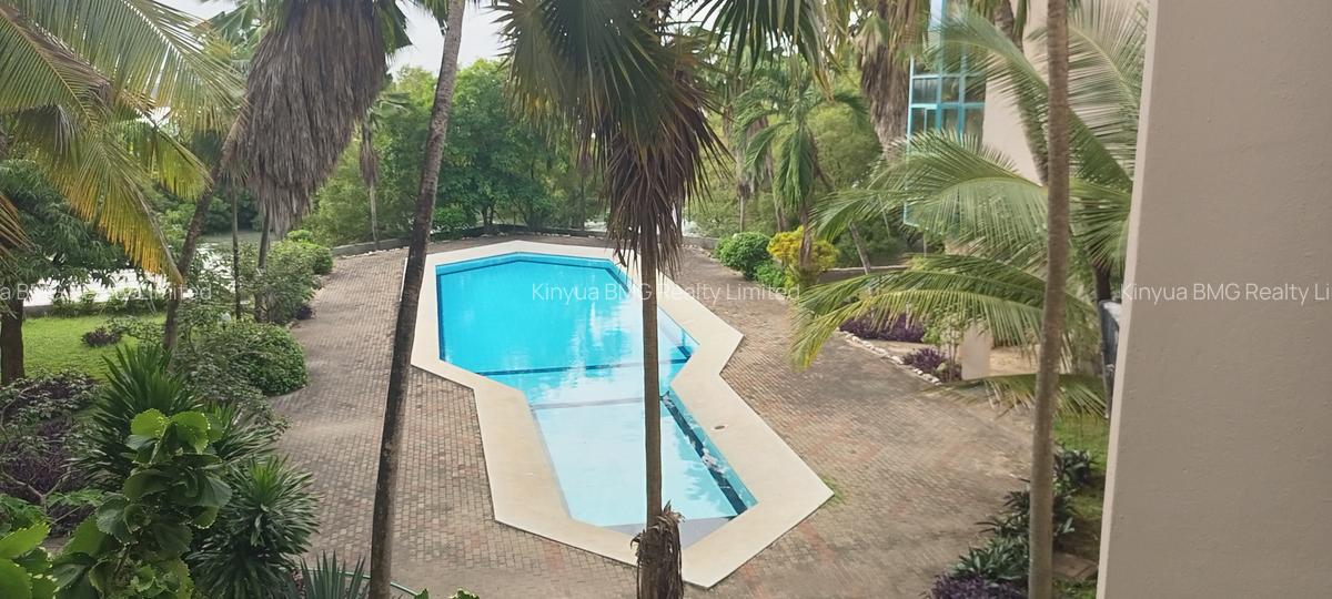 3 Bed Apartment with En Suite at 1 St Avenue - 8