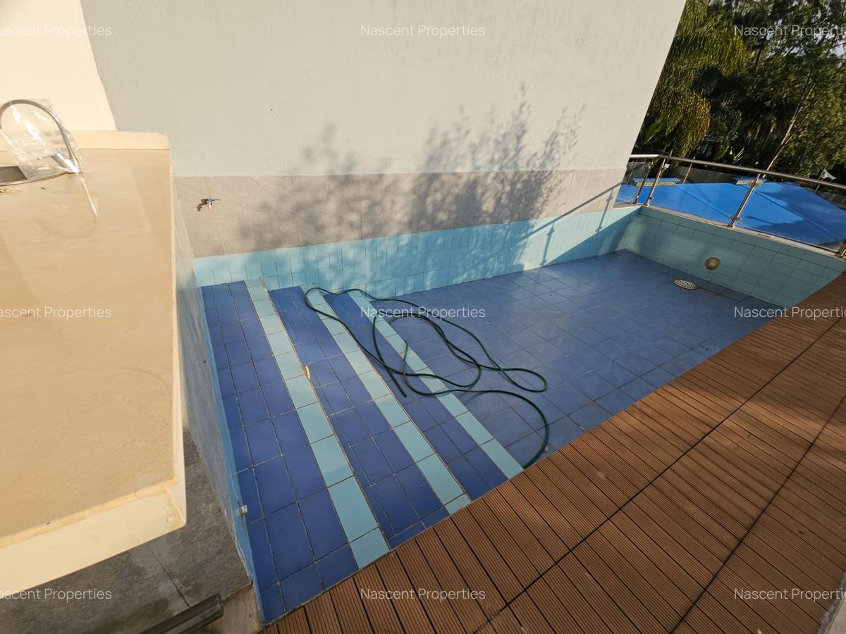 4 Bed Villa with En Suite in Spring Valley - 11