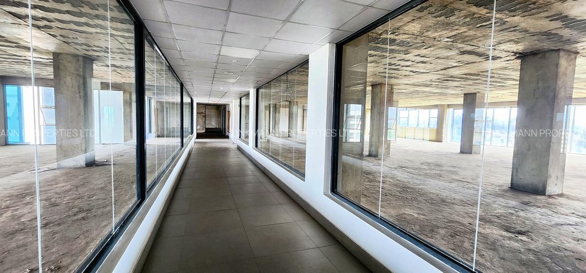 4,000 ft² Office with Service Charge Included in Riverside - 16