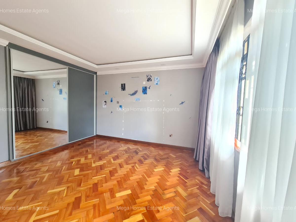 4 Bed House with En Suite in Mountain View - 15