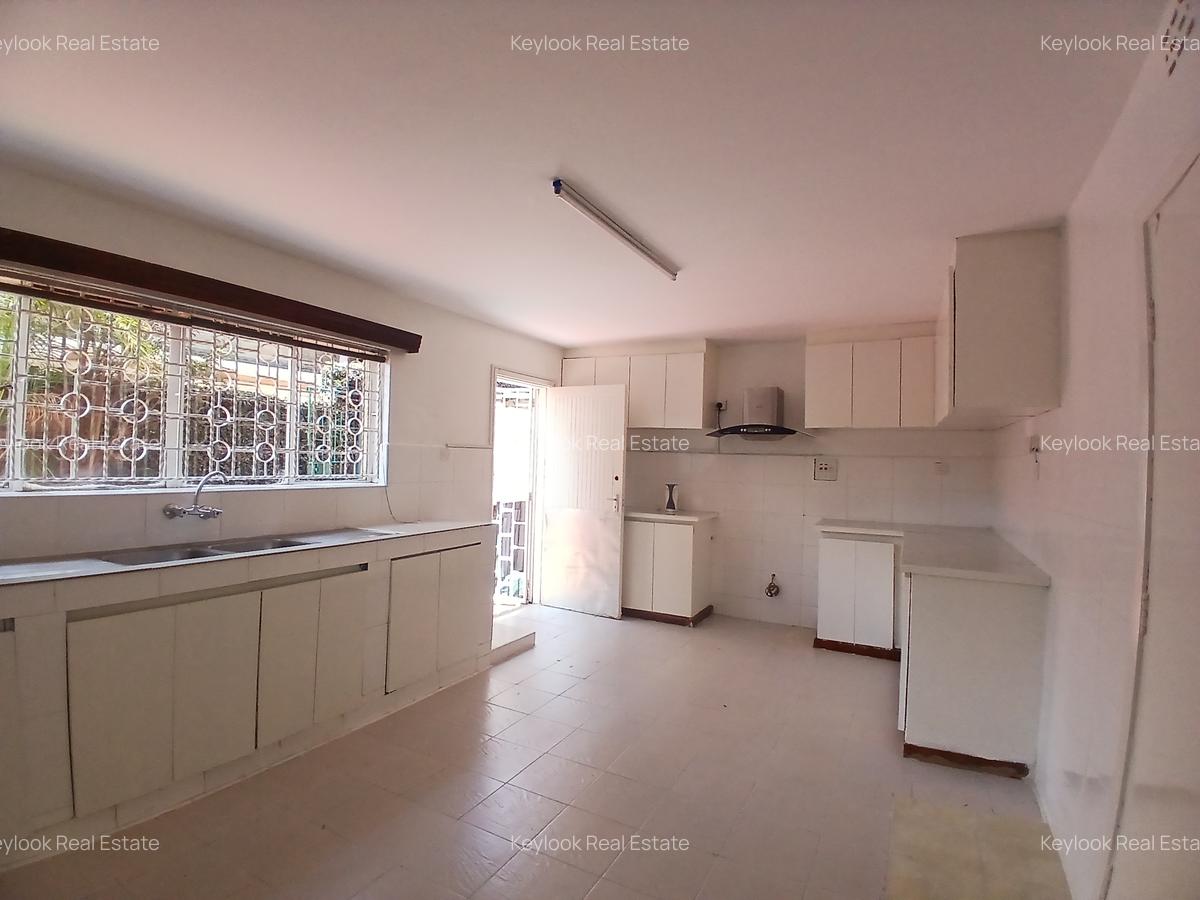 5 Bed House with En Suite at Lavington - 17