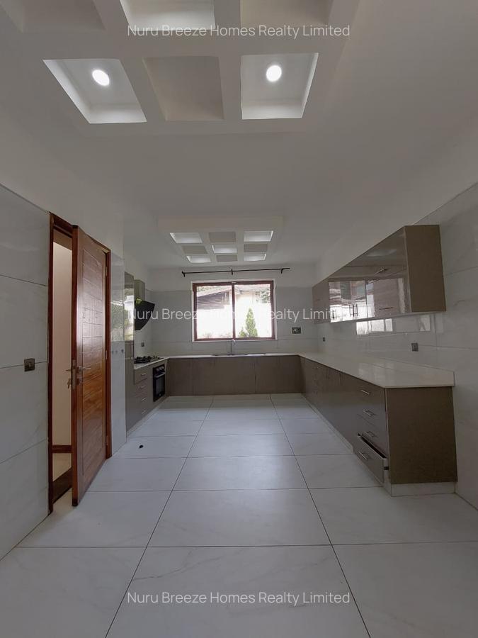 6 Bed Townhouse with En Suite in Lavington - 3