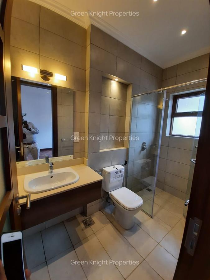 4 Bed Townhouse with En Suite in Lavington - 6