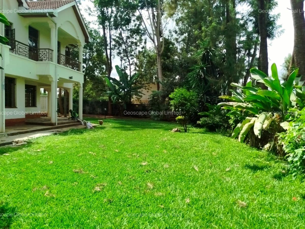 5 Bed House with En Suite in Runda - 1