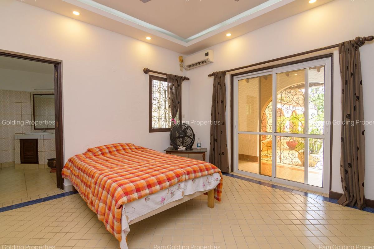 5 Bed House with En Suite in Nyali Area - 8