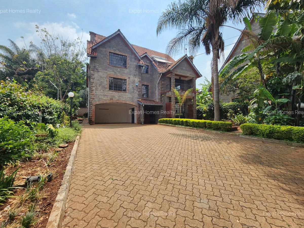5 Bed House with En Suite in Lavington - 2